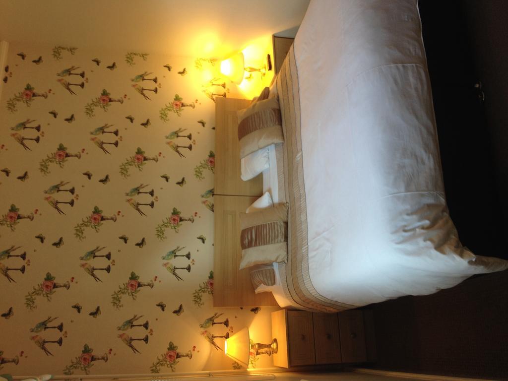 The Bebington Bed & Breakfast Eksteriør bilde