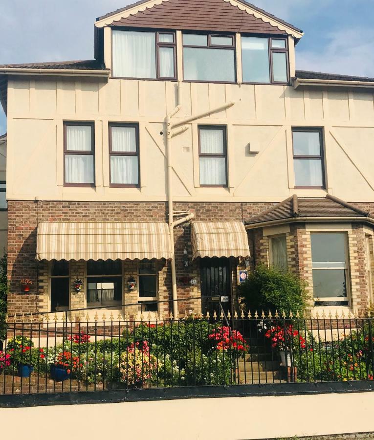 The Bebington Bed & Breakfast Eksteriør bilde